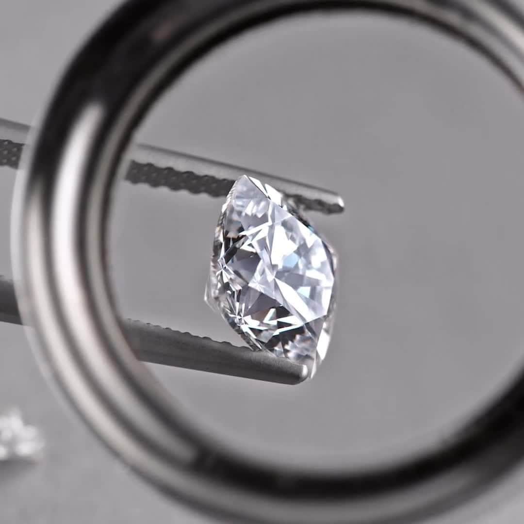 デビッドヤーマンのインスタグラム：「Not only must our diamonds meet our high quality standards, they must be ethically sourced. We have a zero-tolerance policy towards conflict diamonds—we only use stones warranted to be conflict free. #DavidYurman」