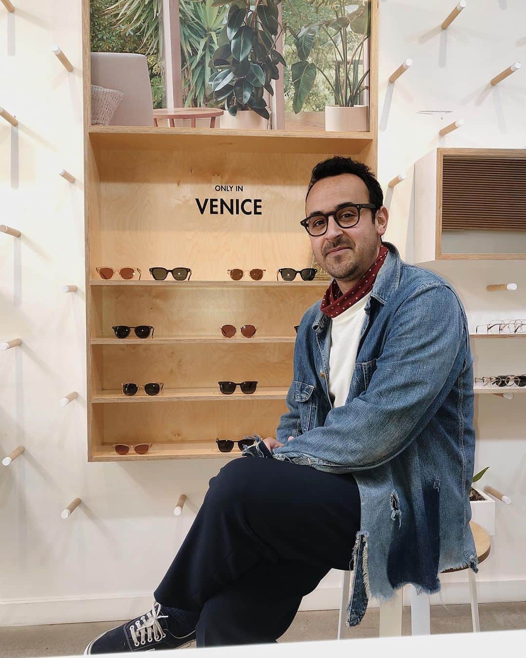ジーエルシーオーのインスタグラム：「What’re you wearing? I’m living in my Ace Sun in Black Glass. I also have another pair with Blue Light filters, for work. This frame is my entire universe this season. - Jason Casillas Director of Retail GLCO」
