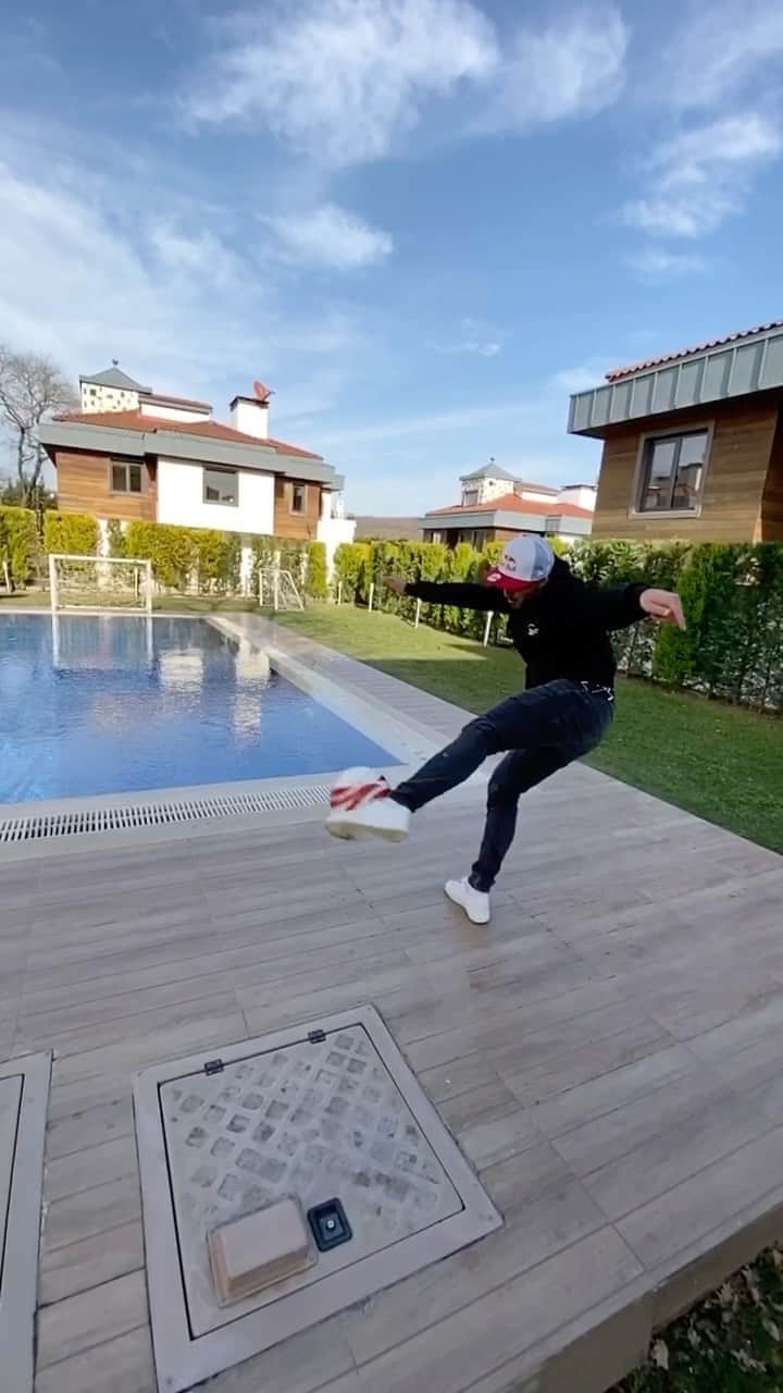 ショーン・ガルニエのインスタグラム：「🎯 🎯 🎯」