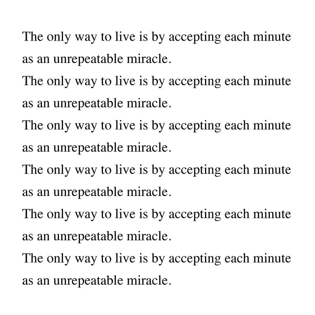 ジェイミー・キングさんのインスタグラム写真 - (ジェイミー・キングInstagram)「Repeat after me...   The only way to live is by accepting each minute as an unrepeatable miracle.   #QuoteoftheDay」9月3日 4時47分 - jaime_king