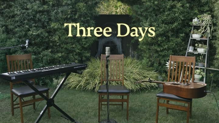 HEY VIOLETのインスタグラム：「three days. backyard sessions. keep your ears peeled and your eyes to the ground.」