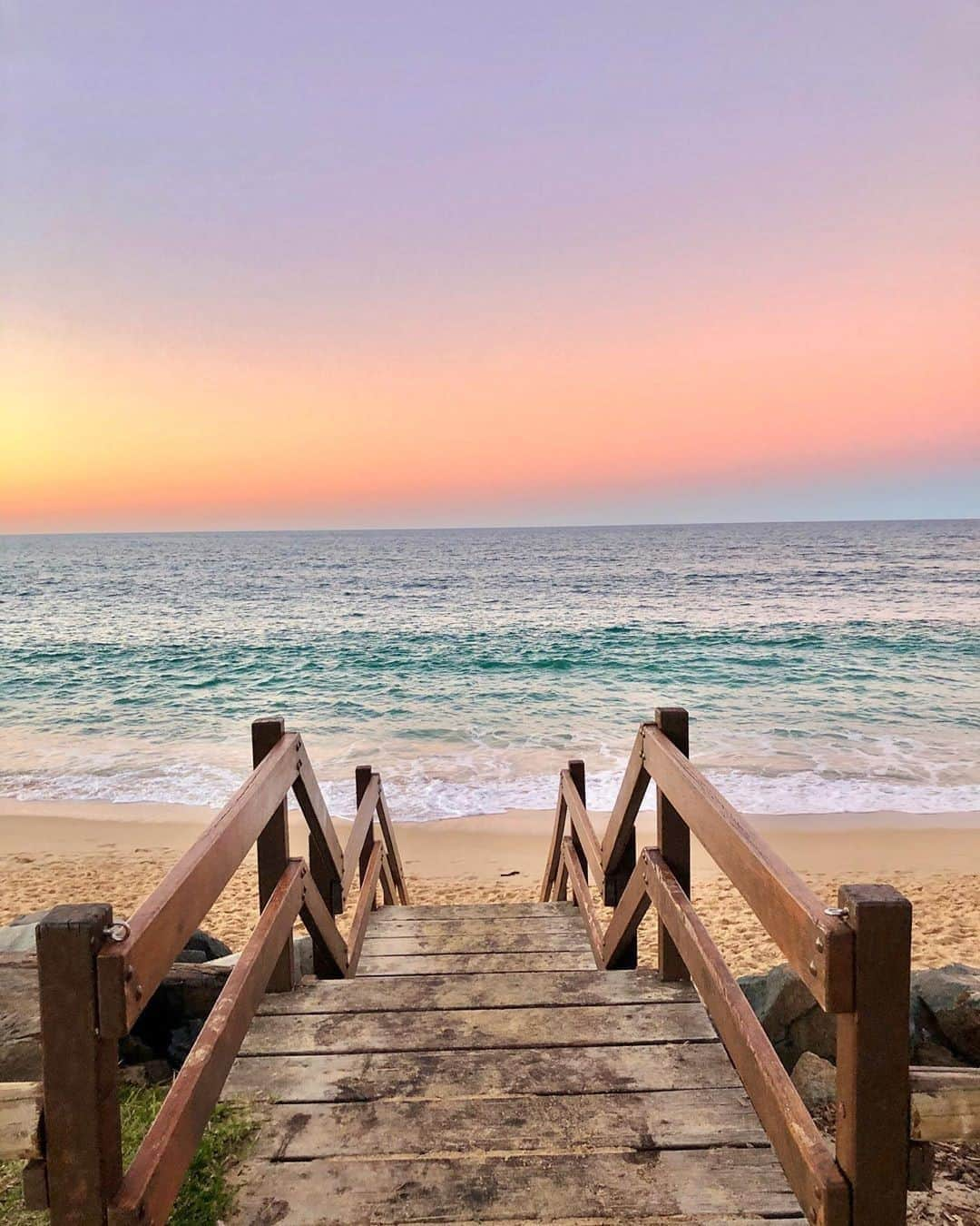 Australiaさんのインスタグラム写真 - (AustraliaInstagram)「Sunshine, lollipops and rainbows 🎵🌞 @linc_lewis captured this gorgeous vista of colours on a recent trip to @queensland’s @visitsunshinecoast. This shot was taken on the steps of #MoffatBeach, a coastal suburb in @visitcaloundra that is known for its famous surf breaks, stunning coastline and relaxed vibe! If you enjoy feeling the sand between your toes, try the #coastalwalk from here to #KingsBeach and #BulcocksBeach, with sunrise or sunset being the perfect time to take in the coastline and enjoy a moment like this for yourself! #seeaustralia #thisisqueensland #visitsunshinecoast #lovecaloundra」9月3日 5時00分 - australia