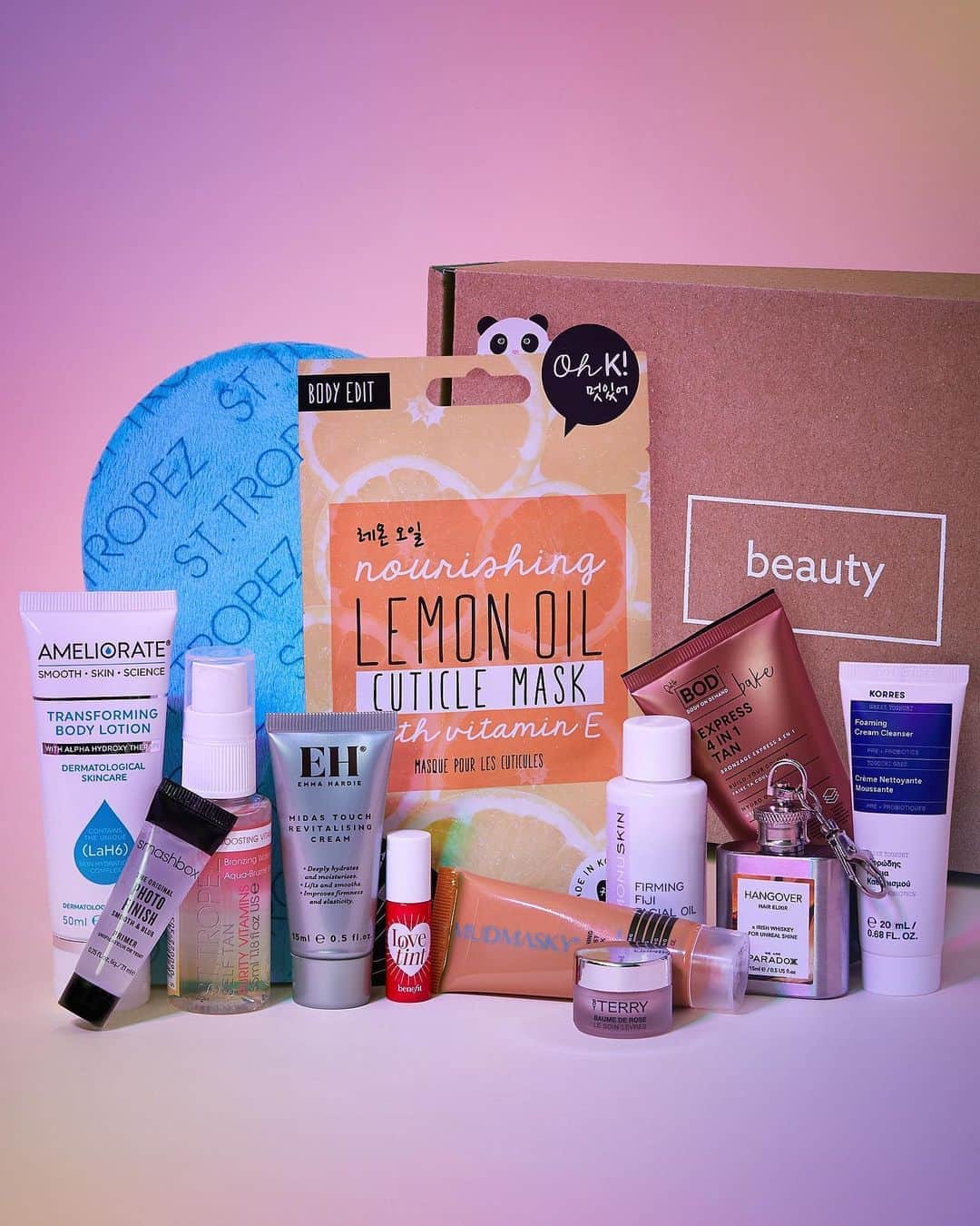 Nextさんのインスタグラム写真 - (NextInstagram)「Worth over £80 for just £20, meet our latest 'Feel Good Beauty Box' 🤩✨ Featuring 13 of our @nextofficial_beauty favourites to get you feeling back to your best (and most pampered) self 🧖‍♀️ TAP to shop 👉 R50-934」9月3日 5時03分 - nextofficial