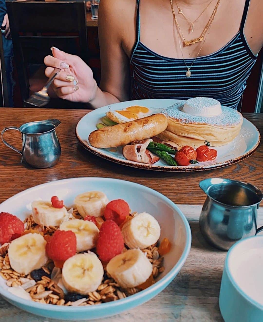 佐々木彩乃のインスタグラム：「🥞🍓🌈 @americaneaglejp」