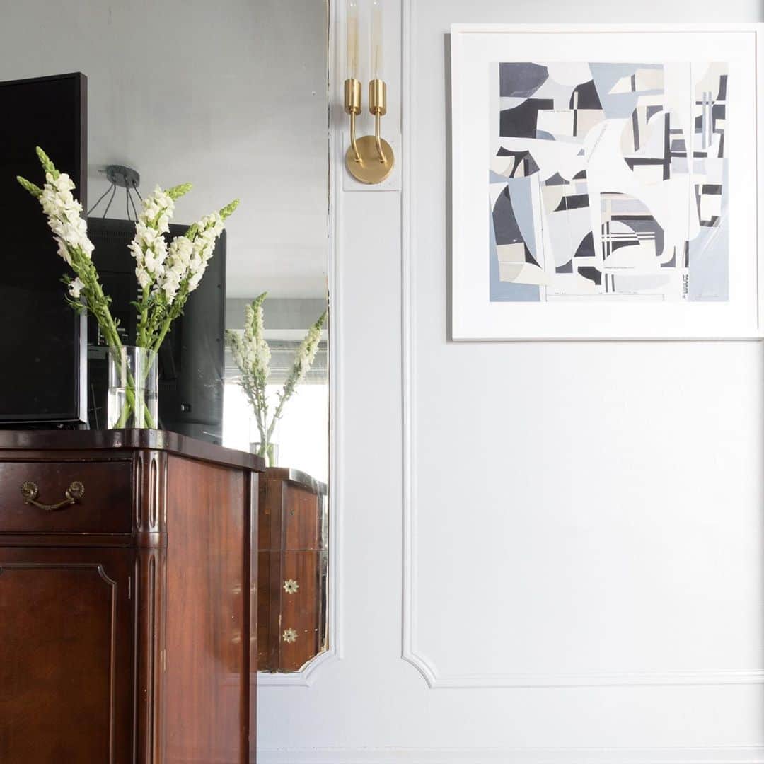 Grace Bonneyさんのインスタグラム写真 - (Grace BonneyInstagram)「To move forward we can never forget the past. Our It’s A Family Affair series is a quarterly look at Bryan’s family home. A home that has supported and nurtured six generations.   Throughout this series we examine the significance of the Black family home. Look at how these multi-generational homes are being lost due to gutting of the Fair Housing Act and redlining. And we provide inspiration for taking these heirloom homes to the next level.   📷 @royancooper」9月3日 5時07分 - designsponge