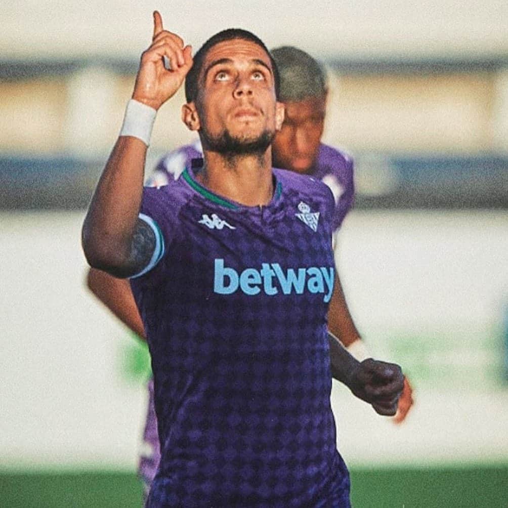 マルク・バルトラのインスタグラム：「Contento por volver a ganar y por el gol, pero sobretodo por las buenas sensaciones de todo el equipo y la portería a 0! Seguimos enfocados, vamos @realbetisbalompie ! ⚔️💪🏼 #MushoBetis」