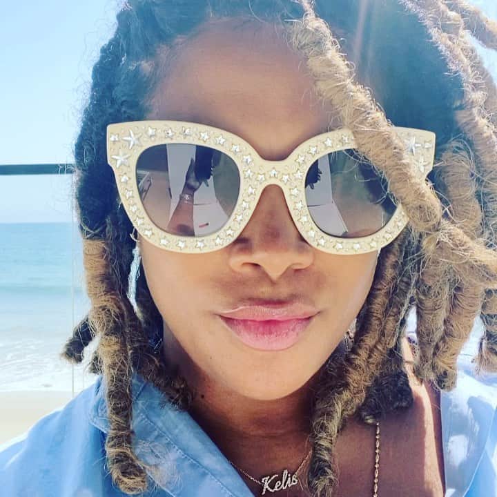 ケリスのインスタグラム：「LABOR DAY WEEKEND GOLD MINE BOXES ON SALE NOW !!!!! Make all your cook out , cool out , lay out plans easy now ! Sumer is coming to an end and don’t we deserve the best ! With all that’s been going on let’s make this at least easy ! Love you ! @bountyandfull it’s a lifestyle ❤️ #cookout #staycation #laborday #longweekend #spices #goodfood #farmfood #cheflife #eatwell #health #selfcare #bipoc #blackownedbusiness #womanownedbusiness #foodporn」