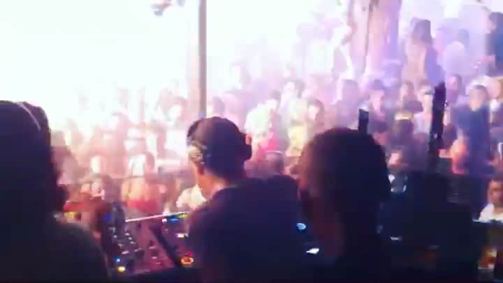 サネリー・ジェームズのインスタグラム：「So many memories, but this was a special one! We did an all nightlong B2B with Erick.  .  September 2012 @pachaofficial Ibiza. Played from 1.30 till 7am and nobody left the room. Will never forget. Thanks Erick🙏🏾」