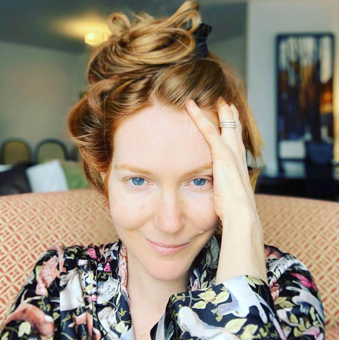 ダービー・スタンチフィールドのインスタグラム：「Am I doing it right?  #quarantine day 1  in 🦄 pjs. #lockeandkey #season2  #letsgo 💥🗝💥」