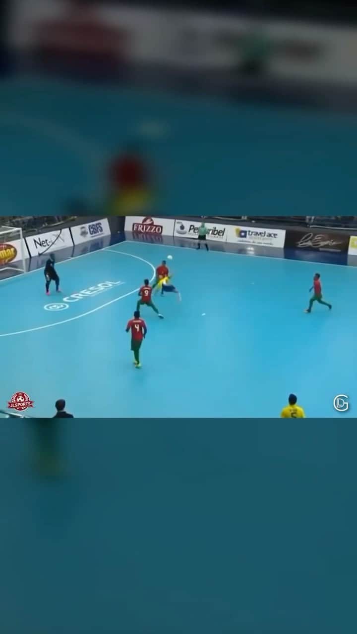 アレッサンドロ・ローザ・ヴィエイラのインスタグラム：「🚲 e 🎯⚽️🥅」