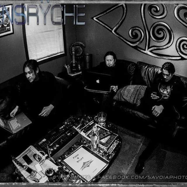 Queensrycheさんのインスタグラム写真 - (QueensrycheInstagram)「#waybackwednesday - Eddie, Michael and Parker at London Bridge Studios in 2012 🤘 (photo credit Iron Mike Savoia) #queensryche #londonbridgestudios #eddiejackson #edbass #onetake #michaelwilton #whip #mastuh #parkerlundgren #takehold #recordingstudio #workingtogether #friends #friendship #memories #goodtimes #brothers #family #couldntdoitwithoutyou」9月3日 6時30分 - queensrycheofficial