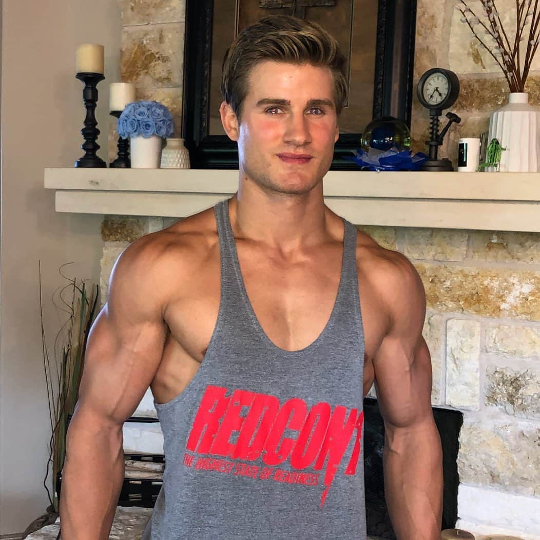 セージ・ノースカットのインスタグラム：「Buy One Get one FREE today from Redcon1 on any products! Click the link in my bio and use code Four」
