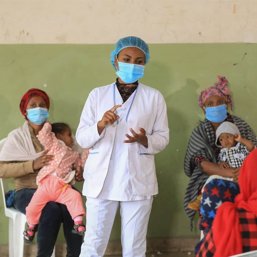 unicefさんのインスタグラム写真 - (unicefInstagram)「COVID-19 confronted health workers in Ethiopia with a grand challenge: to safely vaccinate 14 million children against the ongoing threat of measles. UNICEF supplied masks and hand sanitizer to help protect these essential workers as they protect the community. ⠀ ⠀ #VaccinesWork © UNICEF/UNI353180/Tesfaye」9月3日 7時10分 - unicef