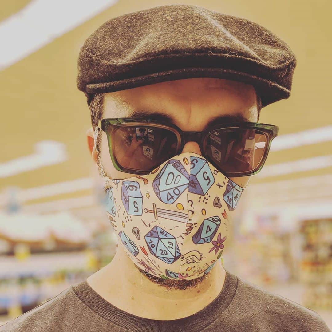 ウィル・ウィトンさんのインスタグラム写真 - (ウィル・ウィトンInstagram)「I wear my mask to protect you. #wearadamnmask」9月3日 7時14分 - itswilwheaton