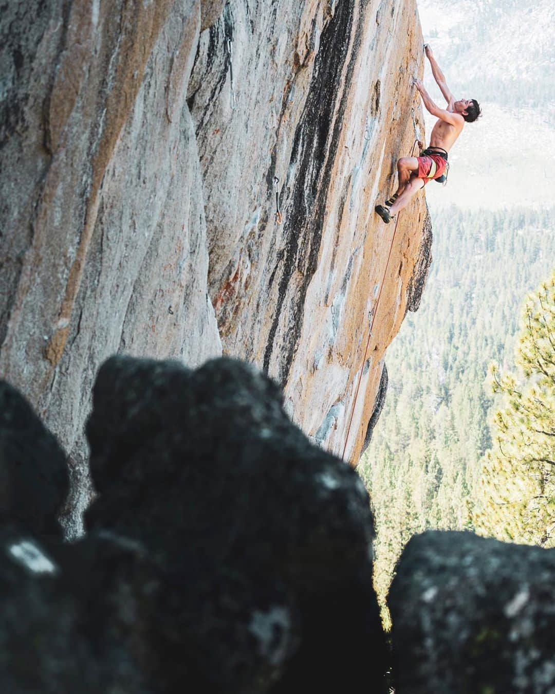 アレックス・オノルドさんのインスタグラム写真 - (アレックス・オノルドInstagram)「Rock climbing!! I’ve been mostly training in my garage and only climbing outside a little bit, but it sure feels nice to grab some crisp little granite edges.  @coreyrichproductions happened to come out climbing with @tommycaldwell and me for a quick morning session and took some artsy sport climbing photos.  I look desperate and fell off the next move - Tommy looks as strong as ever. I just need more garage time...」9月3日 7時20分 - alexhonnold