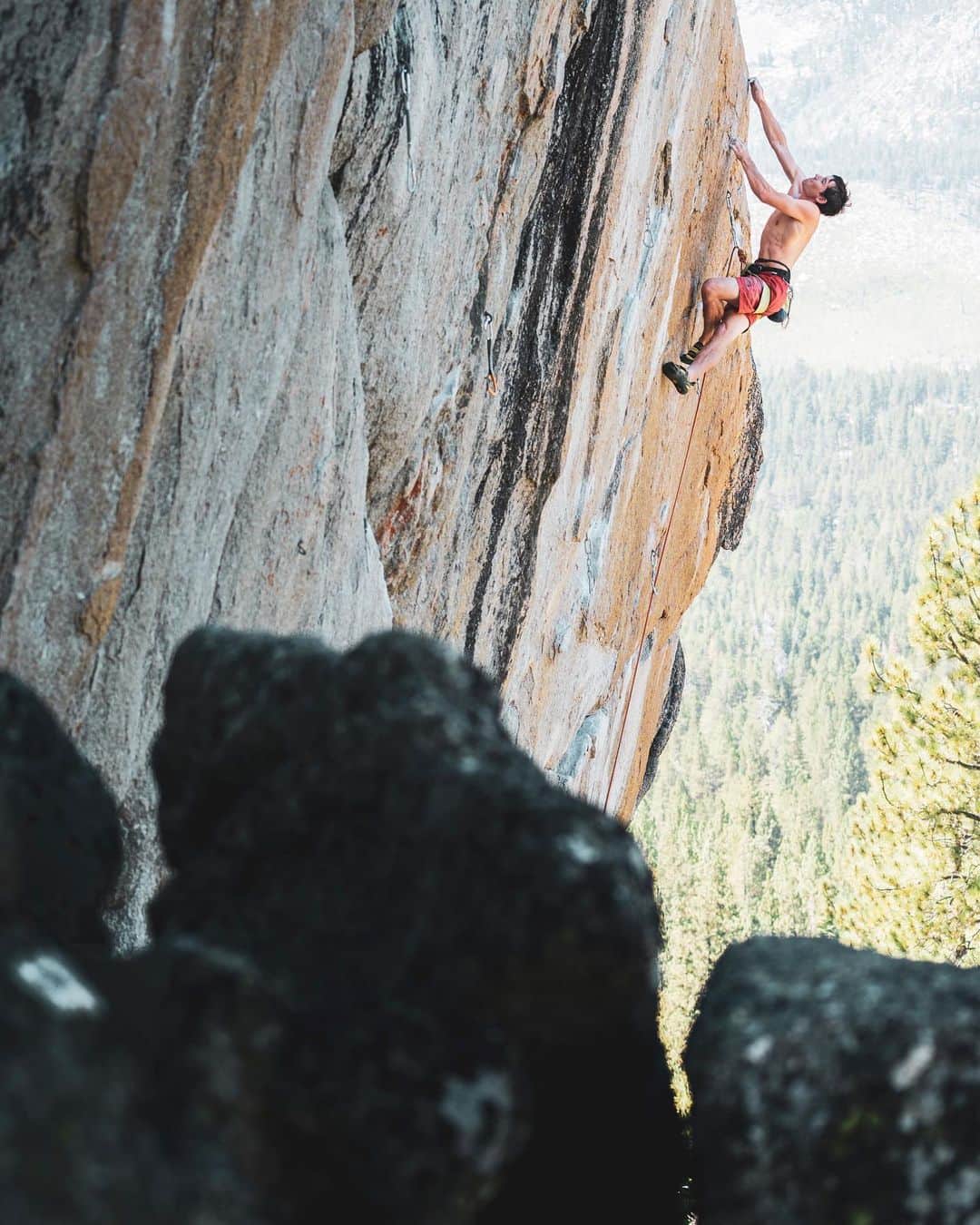 アレックス・オノルドのインスタグラム：「Rock climbing!! I’ve been mostly training in my garage and only climbing outside a little bit, but it sure feels nice to grab some crisp little granite edges.  @coreyrichproductions happened to come out climbing with @tommycaldwell and me for a quick morning session and took some artsy sport climbing photos.  I look desperate and fell off the next move - Tommy looks as strong as ever. I just need more garage time...」