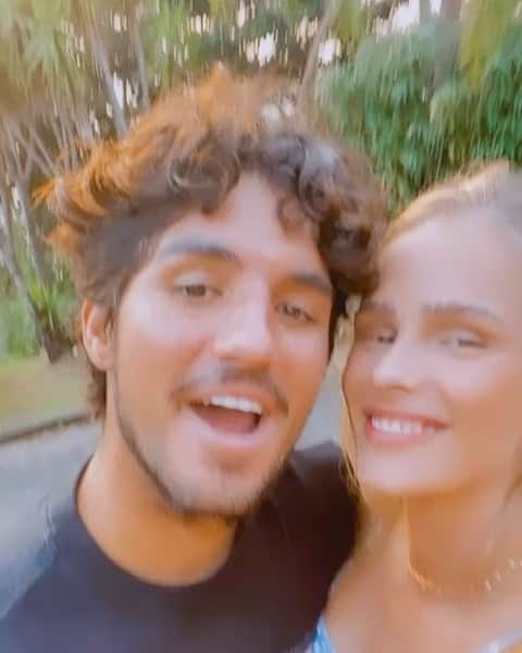 ガブリエル・メディーナのインスタグラム：「Tao bom voce pertinho assim ❤️@yasminbrunet1」