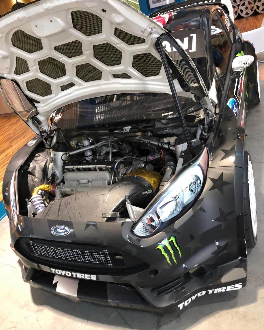 ケン・ブロックさんのインスタグラム写真 - (ケン・ブロックInstagram)「Lobby art? Yep, that’s my kind of art - a 600+ hp turbocharged 4-cylinder motor - sitting inside one of my favorite chassis for Gymkhana and rallycross - on display inside the Hoonigan Racing lobby. While it's rad to look at, it's even more rad to drive. It may be time to start thinking about a reason to get it out of the lobby and go slay some tires. Any ideas? #tireslayer #FordFiestaRX43」9月3日 7時43分 - kblock43