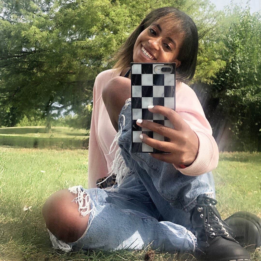 American Eagleさんのインスタグラム写真 - (American EagleInstagram)「Our #InMyAEJeans contest winner, Taylor, just started classes this fall at Ball State University! She’ll be focusing on forensic anthropology and art. In her free time, she works on her side hustle @taylorcherie_designs 🤩 There she sells customized shoes, leather bags, lanyards, water bottles, and more!」9月3日 7時40分 - americaneagle