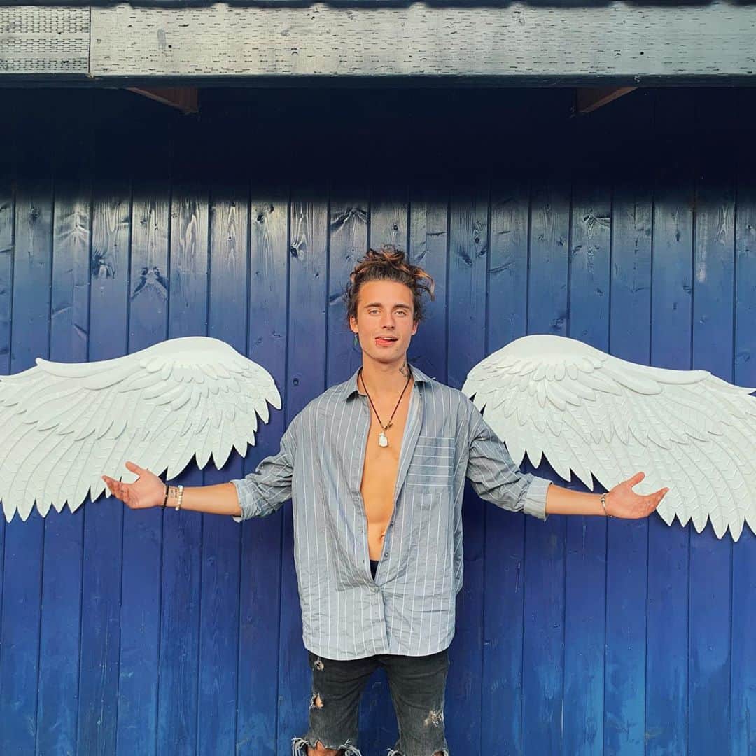 Christian Collinsのインスタグラム：「found my wings」