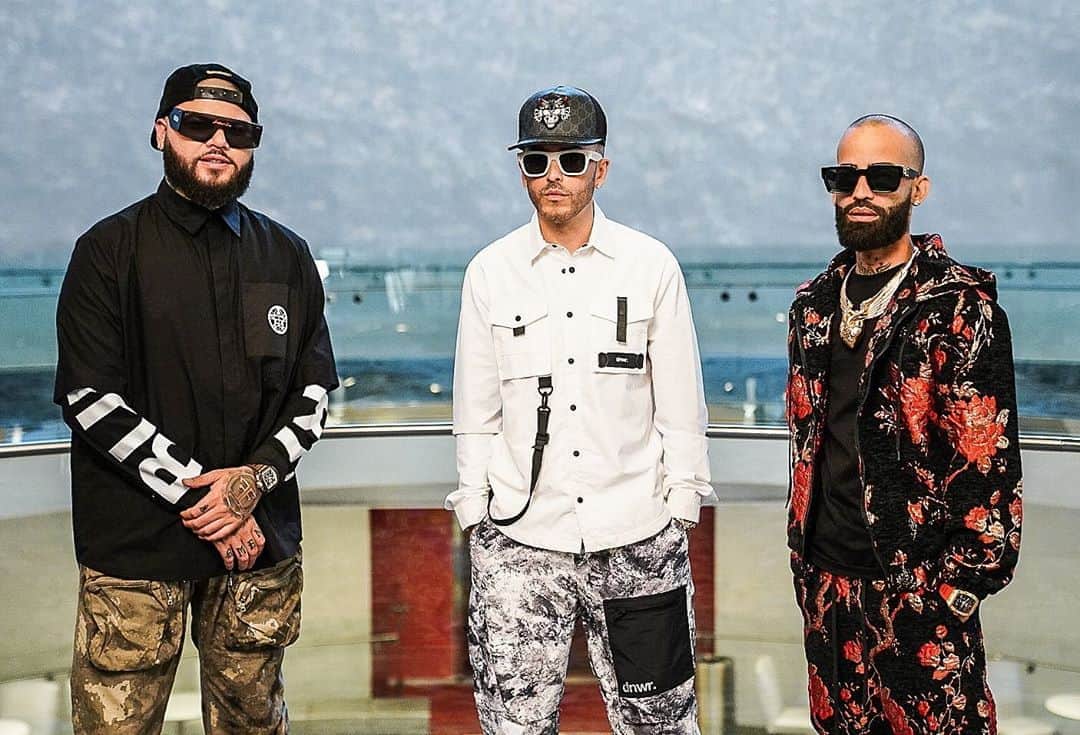 ヤンデルのインスタグラム：「Pronto 🎥 #EllaEntendio  @arcangel @farrukoofficial #QuienContraMiParte2 #QCM2  📷 @OscarMena」