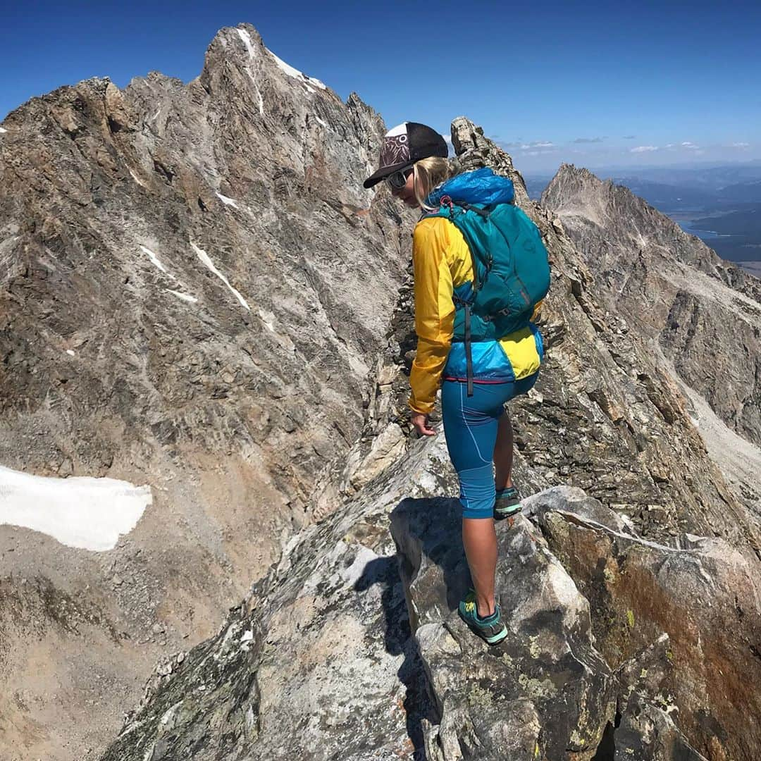 オスプレーさんのインスタグラム写真 - (オスプレーInstagram)「Whether you’re training for your first 5k or striving for an ultra-marathon, most runners will agree: nutrition is key! — Athletes have known for years that the food you give your body becomes the fuel for your adventures which is why we sat down with professional mountain athlete and certified nutritionist @alexborsuk plus #ospreyathlete @kyehalpin and #ospreyambassador @amberkchang to get some beginner advice for trail runners, regardless of your current mileage. — In this three-part series, the athletes include some delicious recipes and inspiring tips for when they’re preparing for big days in the mountains. First up, let’s talk about what the three runners eat before hitting the trail! Click the link in our bio to read part 1! 📷: @jasonhummel + @kyehalpin // Words by @wanderingtrailsmedia  Featured pack from the Duro/Dyna Series #ospreypacks #trailrunning」9月3日 8時22分 - ospreypacks