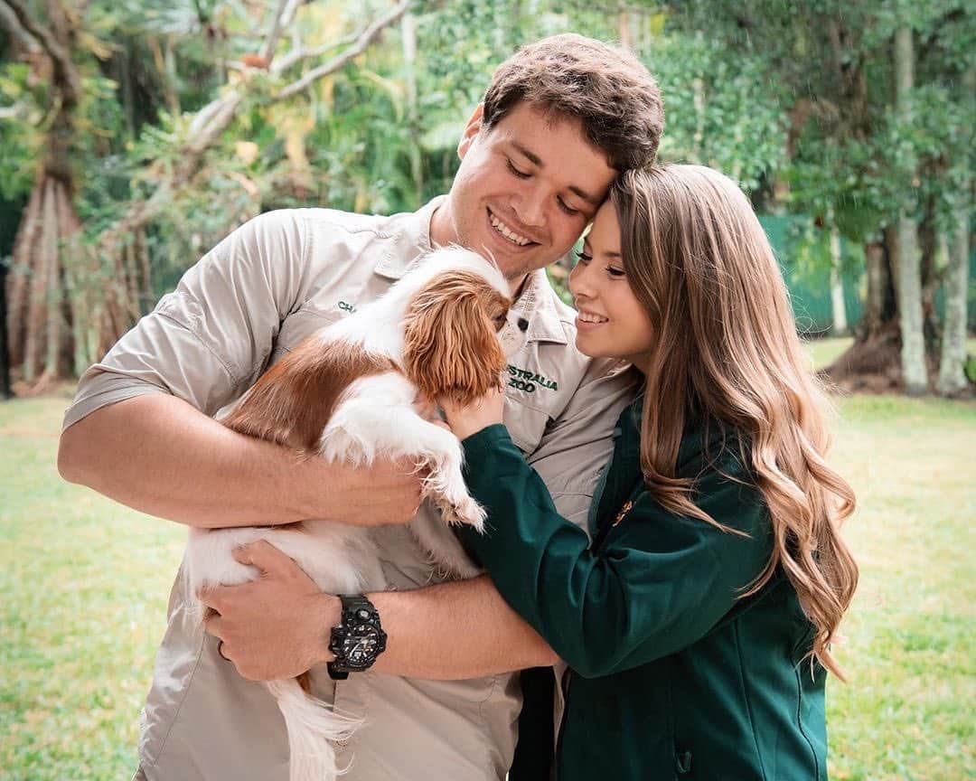 People Magazineさんのインスタグラム写真 - (People MagazineInstagram)「The moment Bindi Irwin and Chandler Powell learned they were going to be parents is definitely one for the (baby) books. 🍼 Bindi opened up about about the moment when she and husband Chandler Powell found out that they were going to be parents. ❤️ "I started crying tears of pure joy and told my sweetheart husband that my test was positive. We were beaming while our adorable puppy Piggy sat on our feet wondering what was going on. It reminded me of just how perceptive animals are." 🙏 Tap the bio link for more of the mom-to-be's touching story.  #Regram @bindisueirwin」9月3日 8時35分 - people