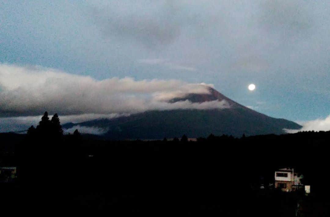 渡辺裕之さんのインスタグラム写真 - (渡辺裕之Instagram)「5時の富士山を頂きました。 #富士山」9月3日 8時28分 - hiroyuki6267