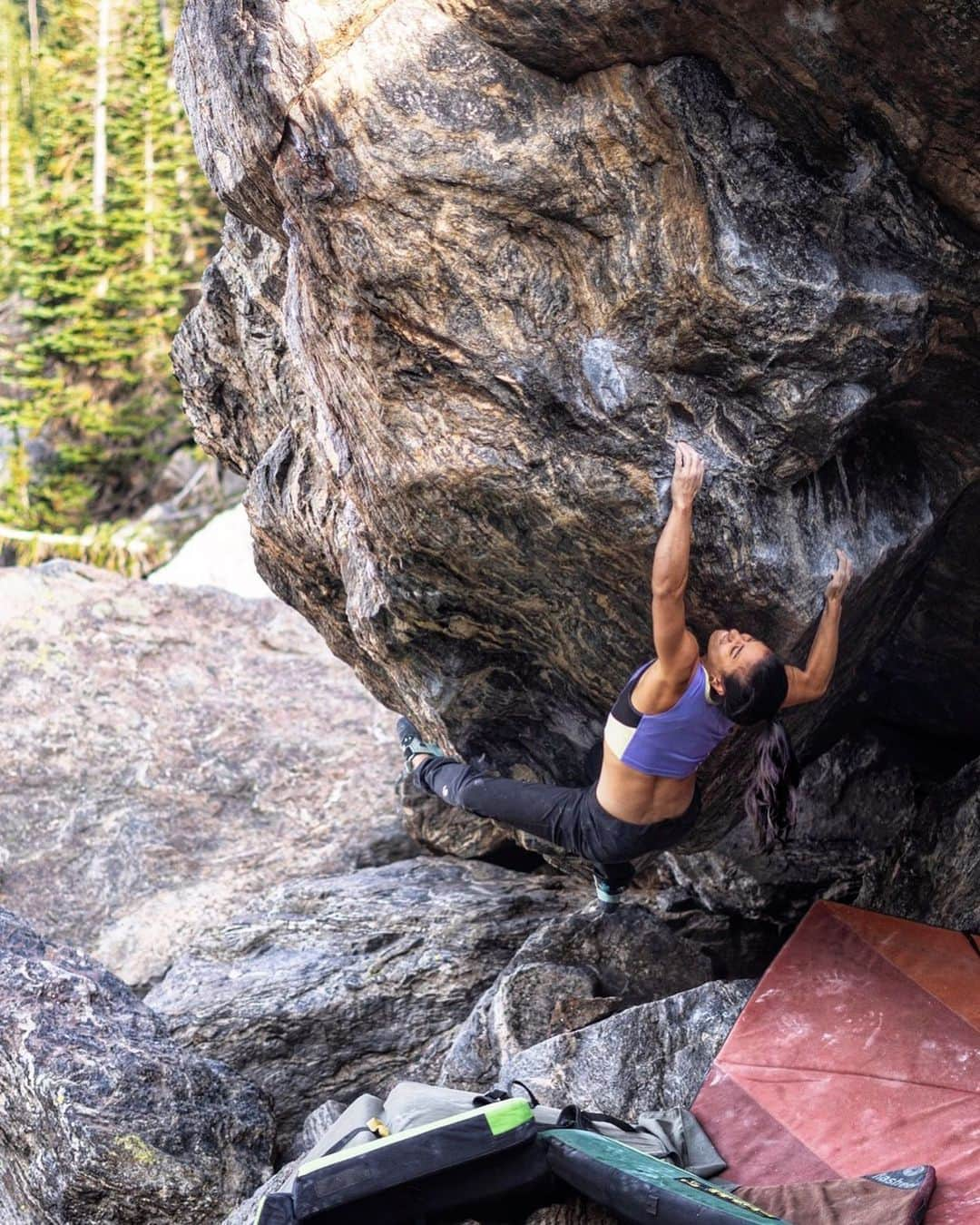 ニーナ・ウィリアムズさんのインスタグラム写真 - (ニーナ・ウィリアムズInstagram)「Shoulder boulders in #RMNP // Triple Threat Arete, Upper Chaos. The balance of school and climbing continues. My training is kicking in, my schedule is settling in, and I’m excited to put work into the next few months! 💪🏼💪🏼 📸 @james_lucas  . #climbing #bouldering #parkdaze @thenorthface @thenorthface_climb @organicclimbing @scarpana @gnarlynutrition」9月3日 8時28分 - sheneenagins