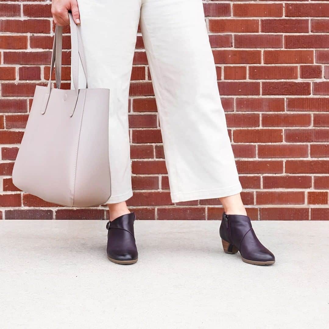 ダンスコのインスタグラム：「Bootie season is back! Shop Darbie on our website now!」