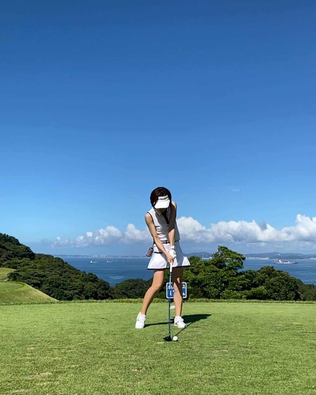 Alyssaさんのインスタグラム写真 - (AlyssaInstagram)「7W🏌️‍♀️ 飛ばそうとするとドフックするので、とにかくまっすぐ行くように、大事に大事に打ちました。 大変よくできましたショット🏌️‍♀️ * なのに3パット😇 ショートゲームが下手すぎる😂 * #海が見えるゴルフ場 #instagolf #golstagram #골프스타그램 ﻿﻿﻿#ゴルフ #golf #골프 #ゴルフ女子 #女子ゴルフ #目指せ美スイング #golfswing  #ゴルフスイング #골프스윙 #골프연습 #アルチビオ #archivio」9月3日 8時51分 - alyssa_golf