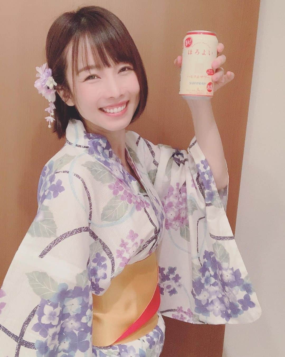 さくまみおのインスタグラム：「9月に入ったけど、まだまだ暑い日が続きますなぁ🎐🍉🍻  あ、お酒はそんなに強くない上に舌がお子ちゃまなので果実酒とか甘いのしかほぼ飲まないです笑 みんなは飲める？どんなお酒が好き☻？  #浴衣#夏の思い出」