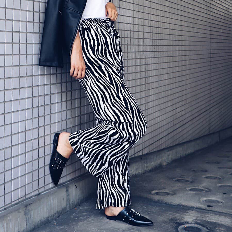 gallerieさんのインスタグラム写真 - (gallerieInstagram)「#bottom #collection ————————————  店舗＆ONLINESTOREともに人気の #ワイドパンツ シリーズをピックアップ。 #プリーツパンツ や シーズンムード漂う #レオパードパンツ などカラー展開豊富に取り揃えております。  涼しく軽い質感とウエストゴムでストレスフリーな履き心地◎ 今から着れて秋口まで活躍する必見アイテムです❤︎ . . ▼PRICE 4,990+tax～  ———————————— #お問い合わせ番号w1756」9月3日 18時20分 - kalekale_official