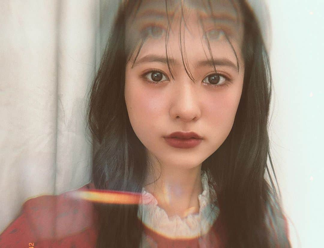 凛美さんのインスタグラム写真 - (凛美Instagram)「🌜🌑 📸﻿ オフショット♡﻿ みなさん香水のページは﻿ 見ていただけましたか??٩( ¨̮ )۶﻿ ﻿ 同じ表情ばかりだけど﻿ いろいろ加工を頑張ってみたよ~!!﻿ このときのエモい感じのメイクが﻿ すごく好き⸜❤︎⸝‍﻿ ﻿ ﻿ ﻿ ﻿ ﻿ ﻿ ﻿ ﻿ ﻿ ﻿ ﻿ みんなのお気に入りのページ﻿ コメントで教えてね( ¨̮ )﻿ #エモい#スタンプ#SNOW#ノーマルカメラ#香水#nicola#ニコラ#ニコモ」9月3日 18時17分 - rimi_kenon_official