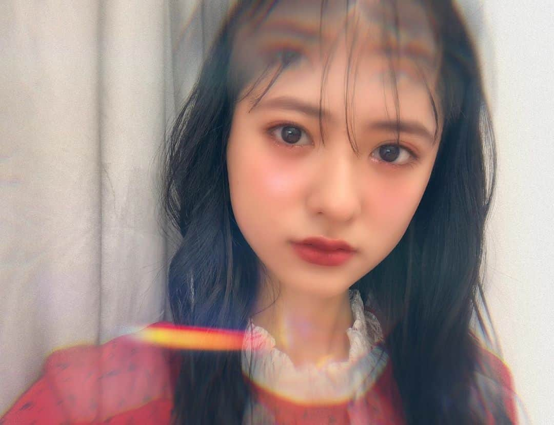 凛美さんのインスタグラム写真 - (凛美Instagram)「🌜🌑 📸﻿ オフショット♡﻿ みなさん香水のページは﻿ 見ていただけましたか??٩( ¨̮ )۶﻿ ﻿ 同じ表情ばかりだけど﻿ いろいろ加工を頑張ってみたよ~!!﻿ このときのエモい感じのメイクが﻿ すごく好き⸜❤︎⸝‍﻿ ﻿ ﻿ ﻿ ﻿ ﻿ ﻿ ﻿ ﻿ ﻿ ﻿ ﻿ みんなのお気に入りのページ﻿ コメントで教えてね( ¨̮ )﻿ #エモい#スタンプ#SNOW#ノーマルカメラ#香水#nicola#ニコラ#ニコモ」9月3日 18時17分 - rimi_kenon_official