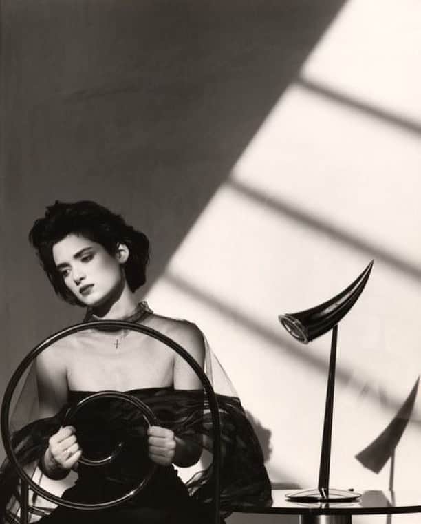 Meganさんのインスタグラム写真 - (MeganInstagram)「Winona Ryder, Los Angeles, 1989 〰 photo Greg Gorman  . . . . #greggorman #winonaryder #blackandwhitephotography #losangeles」9月3日 18時25分 - zanzan_domus