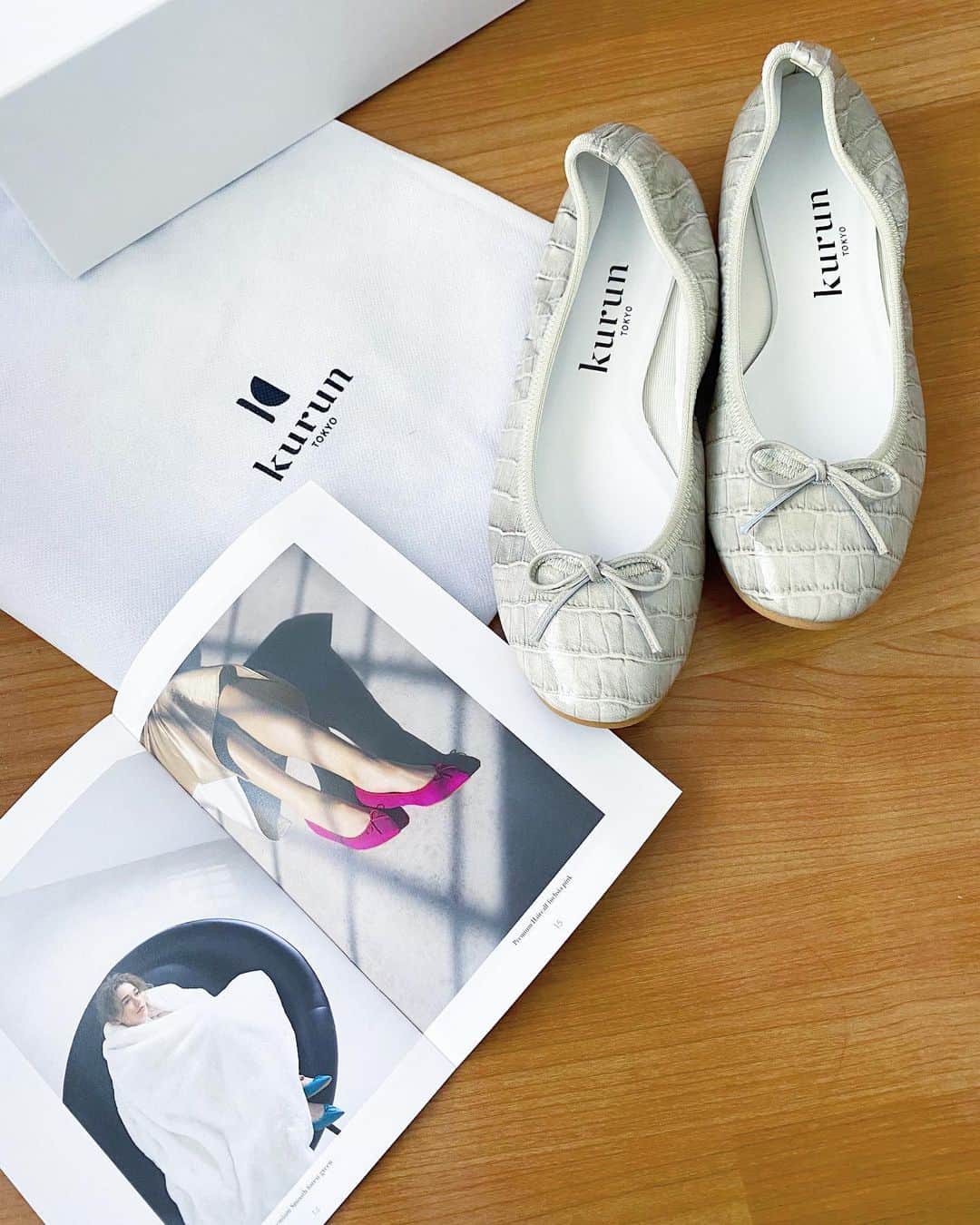 五位渕のぞみさんのインスタグラム写真 - (五位渕のぞみInstagram)「#kurunTOKYO (#クルントウキョウ)👠 @kurun_official ㅤㅤㅤㅤㅤㅤㅤㅤㅤ 2足目げっと〜😘💋 ㅤㅤㅤㅤㅤㅤㅤㅤㅤ 💙Pauline -ポーリーヌ💙 Crocembossed sand beige　 クロコ型押し サンドベージュ ¥15,800 https://kurun.tokyo/products/pauline-crocembossed-sand-beige  ㅤㅤㅤㅤㅤㅤㅤㅤㅤ 日本国内の自社ファクトリーで熟練の靴職人がハンドメイドで作るオリジナルレディースシューズブランドなの😍💕 ㅤㅤㅤㅤㅤㅤㅤㅤㅤ 最上の品質と究極の機能性を備えた 世界一履き心地の良いバレエシューズ◡̈ ㅤㅤㅤㅤㅤㅤㅤㅤㅤ 豊富なカラーバリエーションで有名だよね💚🧡💜 ㅤㅤㅤㅤㅤㅤㅤㅤㅤ ㅤㅤㅤㅤㅤㅤㅤㅤㅤ 👠#kurunTOKYO👠  https://kurun.tokyo/ ㅤㅤㅤㅤㅤㅤㅤㅤㅤ   ✅POP UP Store #日本橋三越 本館1F 2020/9/2（水）〜9/15（火） ㅤㅤㅤㅤㅤㅤㅤㅤㅤ ✅Fitting Salon #NEWoMan 新宿3F 2020/8/28（金）オープン  ㅤㅤㅤㅤㅤㅤㅤㅤㅤ  ㅤㅤㅤㅤㅤㅤㅤㅤㅤ ㅤㅤㅤㅤㅤㅤㅤㅤㅤ ㅤㅤㅤㅤㅤㅤㅤㅤㅤ #flatshoes #ぺたんこ靴 #バレーシューズ #バレエシューズ  #パンプス #pumps #redpumps #coordinate #ootd #도쿄 #셀스타그램 #얼스타그램 #일본 #모델 #패션스타그램 #데일리 #코디 #インスタグラマー #インフルエンサー #パンプスコーデ #ダメージジーンズ#潰瘍性大腸炎 #UC #レミケード」9月3日 18時32分 - nonnon0319