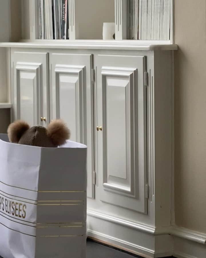 Mathilde Goehlerのインスタグラム：「Playing hide and seek」