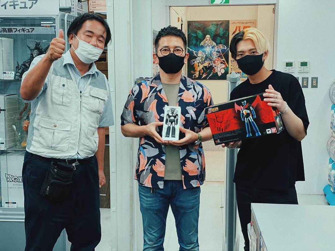 のインスタグラム：「ヒカルくんと、遊楽舎の店長に会いにいきました。 よく喋る愉快なおっちゃんでした。 . . . 写真：アヤト(@ayato_nishikido ) . #ヒカル #宮迫です #宮迫博之 #遊楽舎 #芸人 #お笑い #ポートレート撮影 #youtube #youtuber #撮影 #ポートレート #portrait #tokyo #japan #japaneseboy #japanese #instagram #instalike #instagood #good_portraits_world」