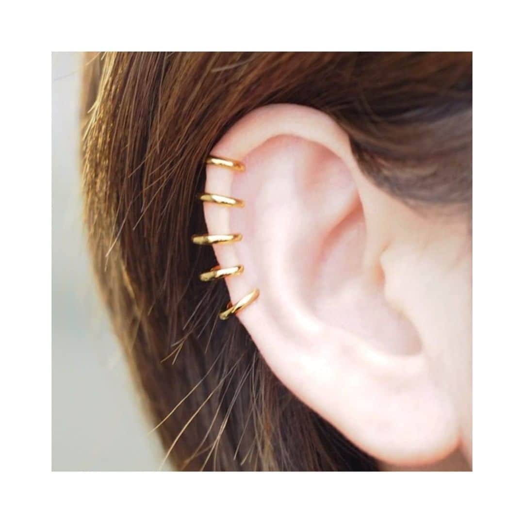 コレカウのインスタグラム：「ㅤㅤㅤㅤㅤㅤㅤㅤㅤㅤㅤㅤ Recommendㅤ ㅤㅤㅤㅤㅤㅤㅤㅤㅤㅤㅤㅤ シンプルでデザイン性の高いイヤーカフ✨ ㅤㅤㅤㅤㅤㅤㅤㅤㅤㅤㅤㅤ 【mint jam】EAR CUFF SILVER 925 デザインイヤーカフ  ¥7,150(in tax) ㅤㅤㅤㅤㅤㅤㅤㅤㅤㅤㅤㅤㅤ ㅤㅤㅤㅤㅤㅤㅤㅤㅤㅤㅤㅤㅤ ㅤㅤㅤㅤㅤㅤㅤㅤㅤㅤㅤㅤㅤ ㅤㅤㅤㅤㅤㅤㅤㅤㅤㅤㅤㅤㅤ ㅤㅤㅤㅤㅤㅤㅤㅤㅤㅤㅤㅤㅤ ㅤㅤㅤㅤㅤㅤㅤㅤㅤㅤㅤㅤㅤ #大人ジュエリー #ジュエリー大好き #イヤーカフ #earcuff #シルバーアクセサリー #Silver925 #mintjam_jewelry #jewelry #costumejewelry #보석 #首飾 #アクセサリー #accessories #액세서리 #配飾 #大人女子 #大人カジュアル #通勤コーデ #キレイ目コーデ #カジュアルコーデ #カジュアルファッション #シンプルコーデ #ladysfashion  #fashion #chao_app #zozotown #perky_room」