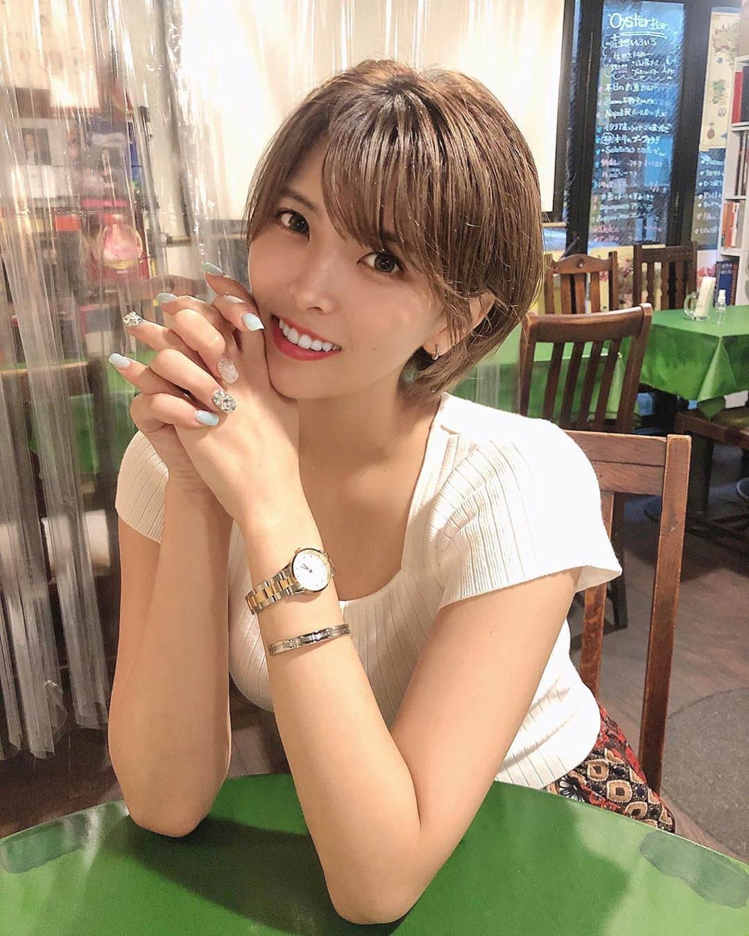のインスタグラム：「ランチ〜💫💫💫 . . . ななみん　@na7na1  とおそろいの @danielwellington  の時計💓 . . danielwellington初のジュエリーコレクション！ 新作のバングルとピアスもシンプルで使いやすい〜✨✨ . . どんな場所にもつけていける！ 「Be the one to go for it」ってゆーテーマなんだって〜💫💫 .  「目指していることを成し遂げるために最大限の努力をする一人で居よう」ってゆー意味らしい。 . こーゆーテーマを知ると、特別なものに感じるなぁ〜🧐。。 . .  .   #ダニエルウェリントン #BeTheOneToGoForIt #pr #newwatch #newaccessories #accessorys #accessory #lunch #japan_of_insta #japanesegirl」