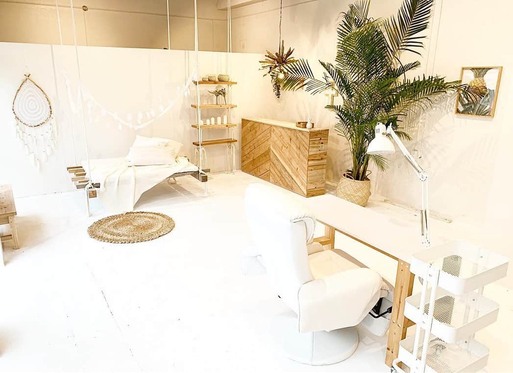 Jura Furnitureさんのインスタグラム写真 Jura Furnitureinstagram 店舗デザイン 内装ワーク 沖縄県糸満 ネイルサロン Design Jun Furusawa Jurafurniture ジュラファニチャー 店舗デザイン 店舗内装 内装デザイン ネイルサロン内装 ネイルサロンデザイン