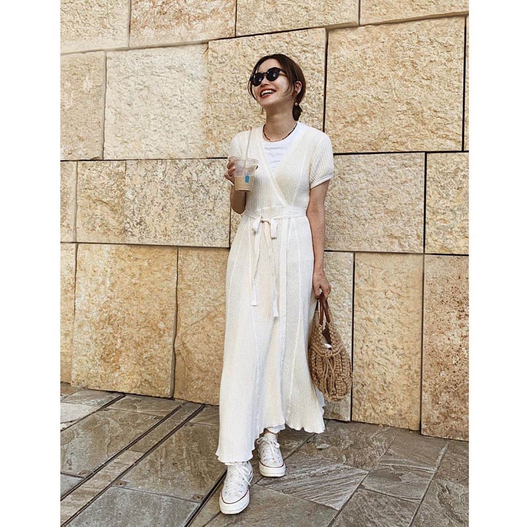 猪鼻ちひろのインスタグラム：「😎✌️☕️ お気に入りワンピで新しいお仕事の打ち合わせへ。 #ちひろのお洋服」