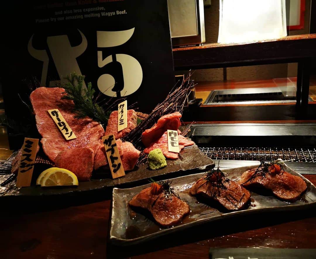 真壁伸弥さんのインスタグラム写真 - (真壁伸弥Instagram)「肉と酒 #おせわになってます  #でですけ」9月3日 19時03分 - makaberian5