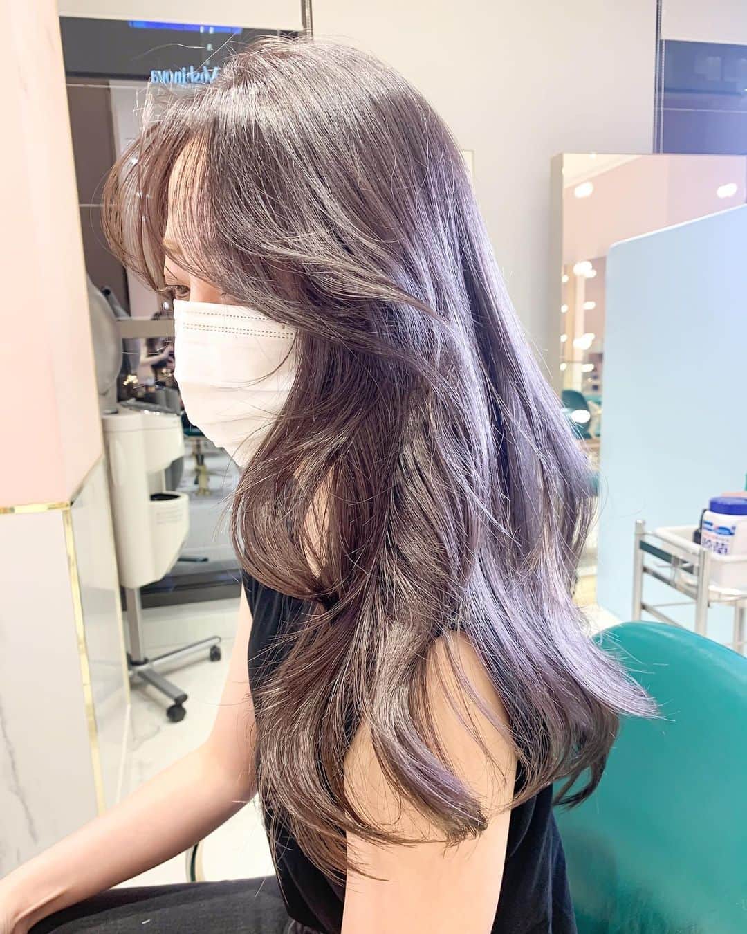 原涼香のインスタグラム：「秋の新色🤎 𝐆𝐥𝐨𝐬𝐬 𝐛𝐫𝐨𝐰𝐧 𝐠𝐫𝐚𝐲  色気のある上品なワンホンカラー🇨🇳🤍 に、レイヤーカット ❤︎ ㅤㅤㅤㅤㅤㅤㅤㅤㅤㅤㅤㅤㅤ 1ケアブリーチでさらに透明感upします ㅤㅤㅤㅤㅤㅤㅤㅤㅤㅤㅤㅤㅤ」