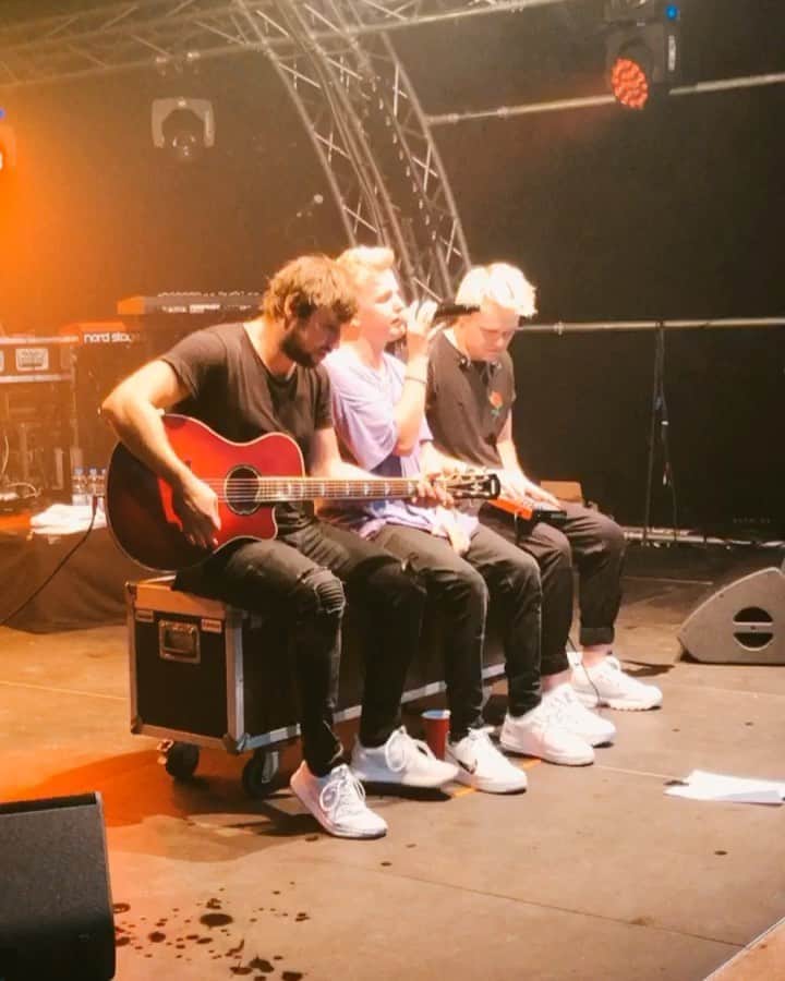 Kayefのインスタグラム：「AM SAMSTAG 05.09. LIVE IN OLDENBURG! Tickets gibts in meiner Story 🤟🏻 Kommt alle vorbei, endlich sind wir wieder im Norden ❤️❤️❤️」