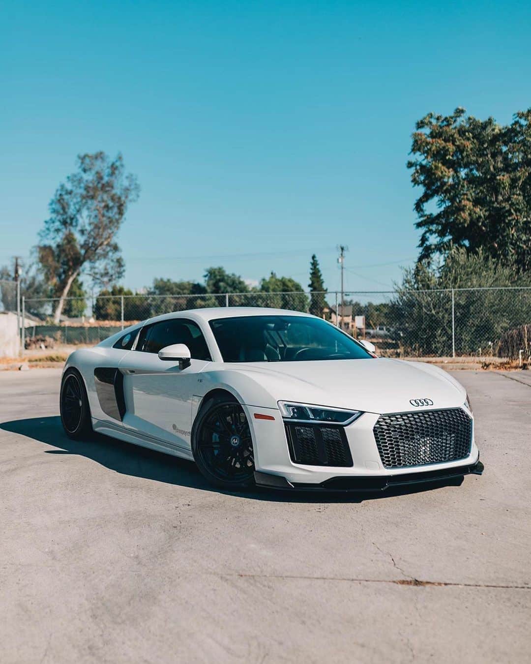 CarsWithoutLimitsさんのインスタグラム写真 - (CarsWithoutLimitsInstagram)「Twin Turbo #R8  Photos @sheepeyrace  #carswithoutlimits #audi」9月3日 19時28分 - carswithoutlimits