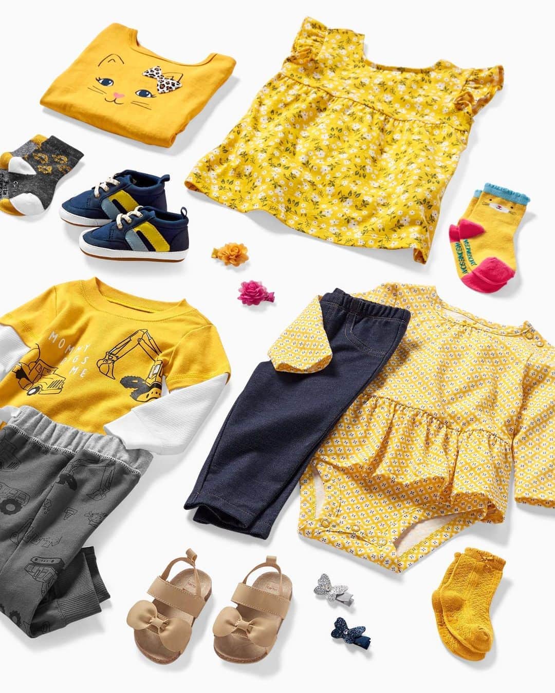 のインスタグラム：「Full of sunshine and fall vibes! ☀️🍂✨ #almostfall #helloyellow #lovecarters」