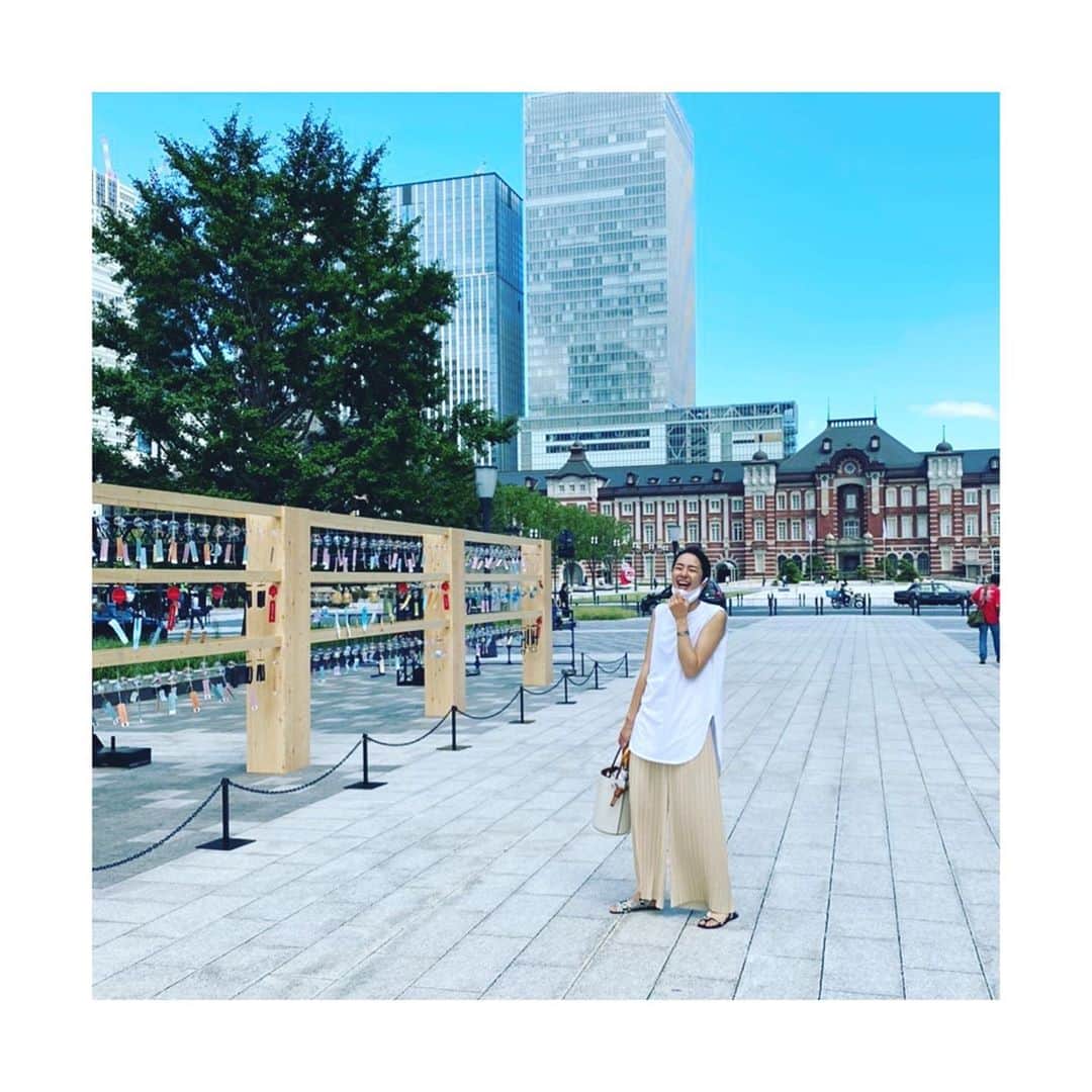 美保なな実のインスタグラム：「. 先日…  久しぶりに友達とランチしたよ！！  友達に会うとパワーもらえる💙  風鈴も綺麗だったなぁ〜🎐  楽しすぎて爆笑してるよ😂  #夏の思い出#風鈴#東京駅」