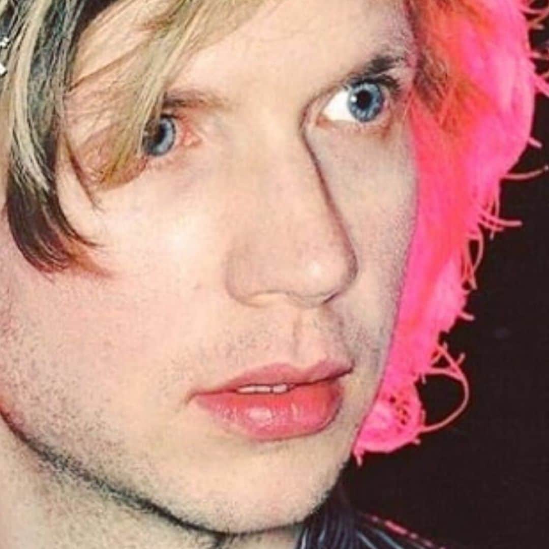Beckのインスタグラム：「for a Japanese magazine back in the day  I n  t h e  r e d 🔴🔺🟥🔺🔴 l I g h t ...」